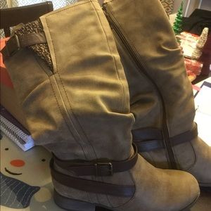 Like new women’s tan boots